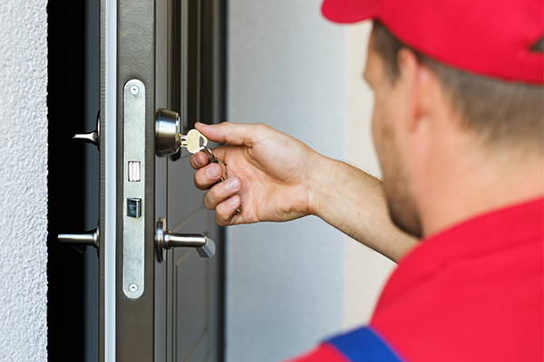 What Are The Advantages of Hiring a Locksmith?